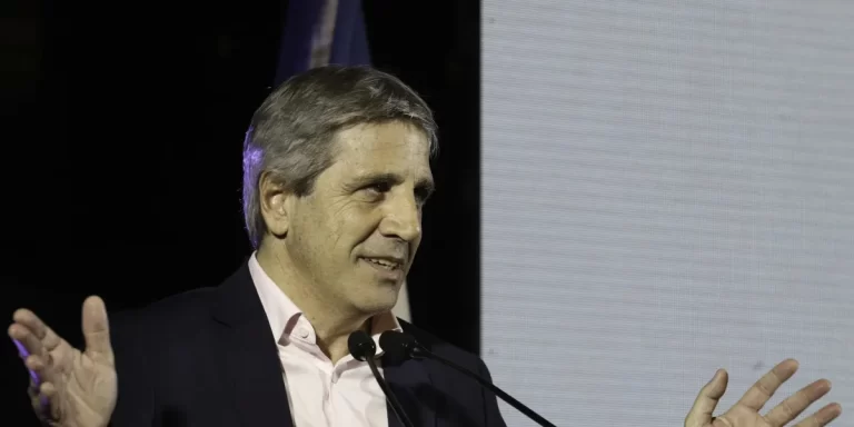 El Gobierno anunció que a partir del lunes se termina el cepo cambiario