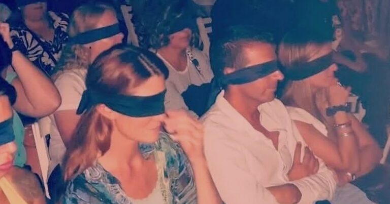 Teatro para los sentidos: el viaje donde los ojos se apagan y el alma despierta