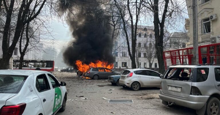 Rusia lanzó un ataque masivo con misiles balísticos en el noreste de Ucrania: al menos 21 muertos y decenas de heridos
