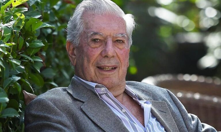 Murió Mario Vargas Llosa, escritor peruano y Premio Nobel de la Literatura, a los 89 años