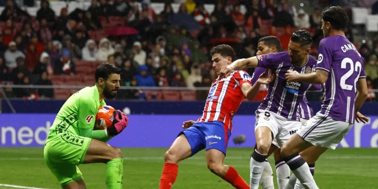 Con un doblete de Julián Álvarez, Atlético Madrid venció a Valladolid y se consolidó en el tercer puesto de La Liga