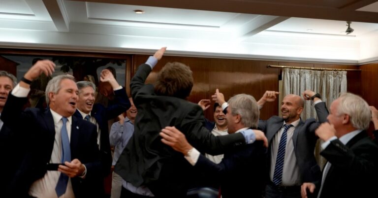 Milei eufórico porque “levantó” el cepo, pero pisaron el pago de importaciones y las empresas no acceden al oficial