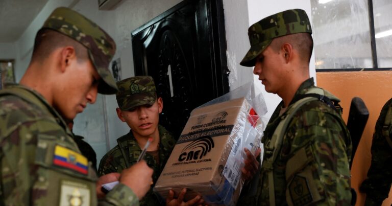 Al menos 64 personas fueron detenidas en Ecuador por fraude, falsificación y suplantación de identidad durante las elecciones