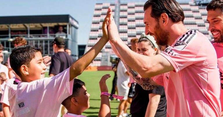 El emotivo gesto de Lionel Messi con 23 niños en Inter Miami y su rol actoral en un clásico de la TV que causó furor