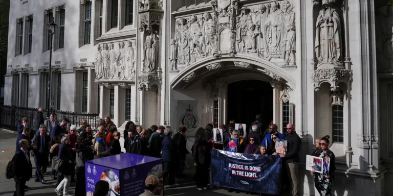 Reino Unido: Corte Suprema dictaminó que mujeres trans quedan fuera de la definición legal de “mujer” en fallo histórico