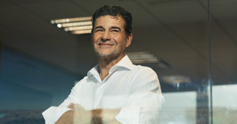 Galuccio sacude el mercado: compró los campos de Petronas y se convierte en la primera productora de petroleo privada