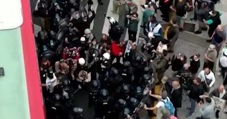 Nueva marcha de jubilados en el Congreso: la policía impidió cortes de tránsito y hubo incidentes
