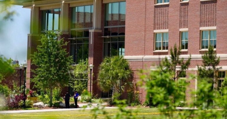 Tiroteo en universidad de Florida dejó dos muertos y cinco heridos; el atacante está bajo custodia