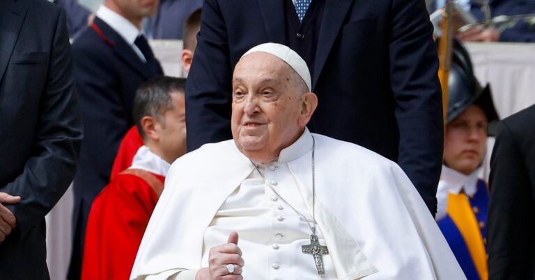 El papa Francisco envió las meditaciones del Vía Crucis aunque no podrá estar presente: “La economía de Dios no mata, ni aplasta”