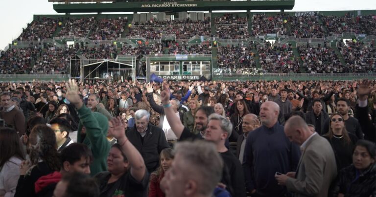 La Iglesia Evangélica celebró su 40° aniversario en el Estadio Ferrocarril Oeste
