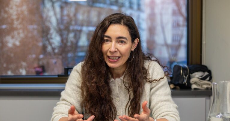 Fernanda Trías: por qué la idea de detener un virus cerrando fronteras es una ficción