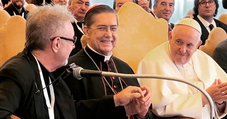“Solo le pido a Dios”: cuando el Papa Francisco se conmovió en vivo con la canción de León Gieco