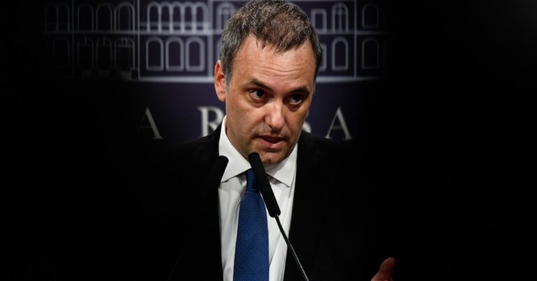 Guerra en la Sala: Adorni le prohibió la entrada a Waldman porque trató de “buchona” a Liliana Franco