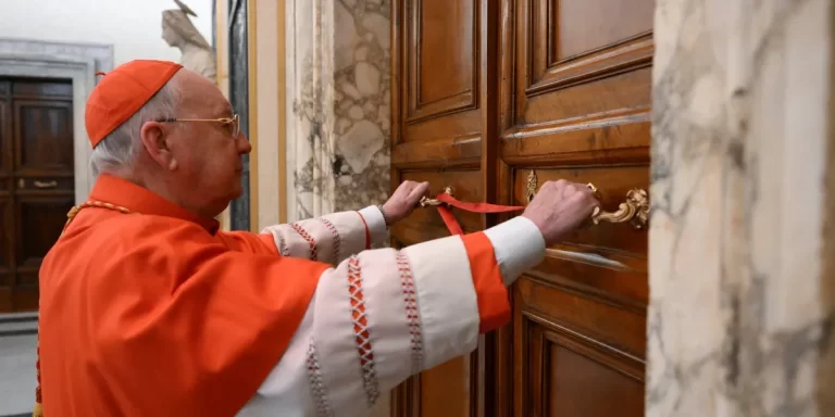 El Vaticano selló las residencias del papa Francisco tras confirmar su fallecimiento