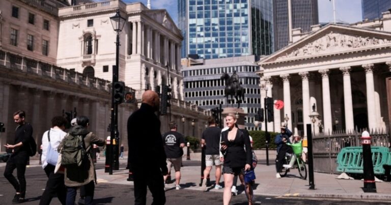 Londres pierde 8 millonarios al día desde 2014, un éxodo que golpea su economía