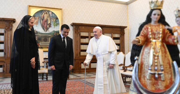 La historia de la Virgen del Cisne, la imagen que Ecuador llevó al papa Francisco antes de su muerte