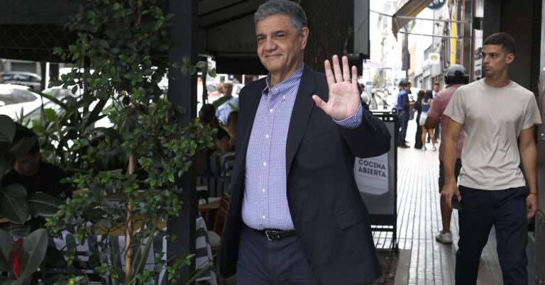 Homenaje al Papa en el subte