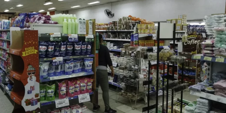 El consumo masivo registró una leve caída interanual