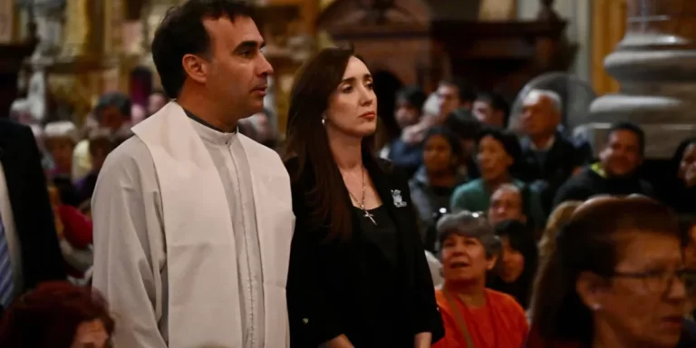 Victoria Villarruel fue increpada al salir de una misa en homenaje al papa Francisco