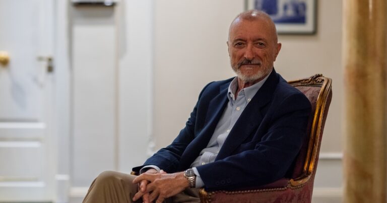 Arturo Pérez Reverte: “Nunca aliento la polémica, en todo caso es un daño colateral inevitable”