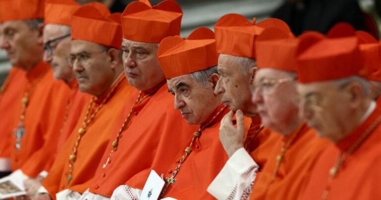 El ‘asunto Becciu’, el cardenal corrupto cesado por el papa Francisco que ahora quiere participar en el cónclave: el Vaticano guarda silencio
