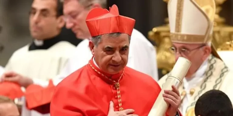 Un cardenal suspendido por el papa Francisco exige participar en el cónclave
