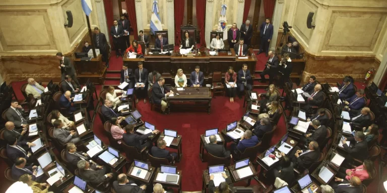 Se posterga Ficha Limpia y el Senado de Argentina le rinde homenaje al papa Francisco