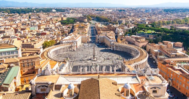 La logística del Vaticano: el legado de transparencia operativa y financiera del papa Francisco