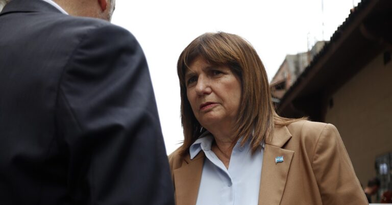 Las casillas de Bullrich demoran el cruce de Clorinda a Asunción y piden un régimen de libre tránsito