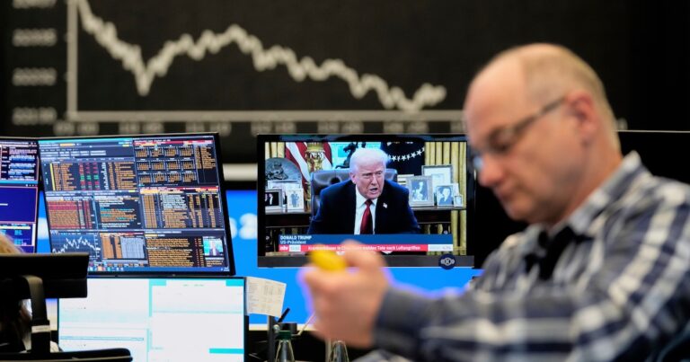 Jornada financiera: el dólar sigue firme y hubo una leve baja en la Bolsa porteña