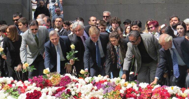 El grupo ‘Amigos de Armenia’ representó a Argentina y Brasil en el multitudinario homenaje a las víctimas del Genocidio