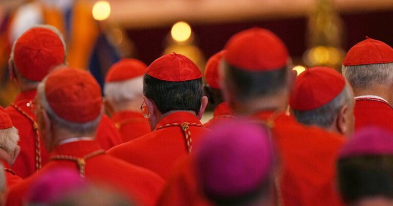 Antes del cónclave del que surgirá el nuevo Papa, más de 100 cardenales debatieron sobre el futuro de la Iglesia católica