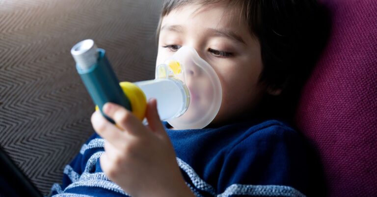 El uso excesivo de antibióticos puede aumentar el riesgo de asma y alergias infantiles