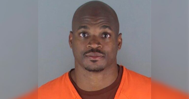 Exestrella de los Minnesota Vikings fue arrestado por conducir ebrio tras acudir al Draft de la NFL 2025