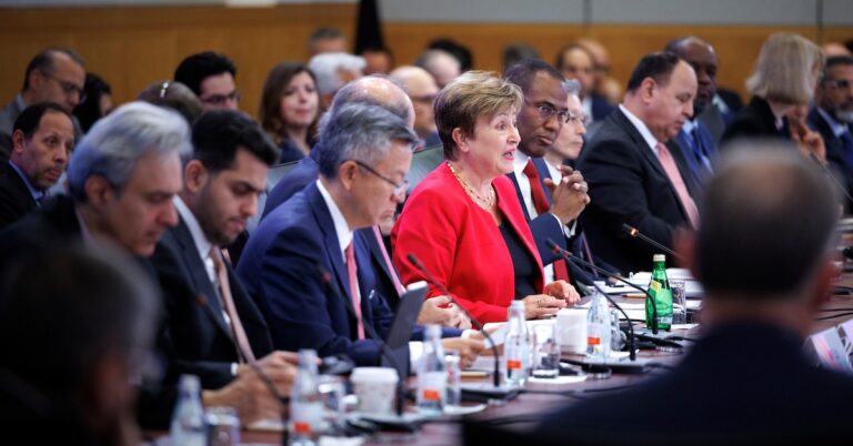 Georgieva retrocede y ahora dice que no pidió que voten a Milei