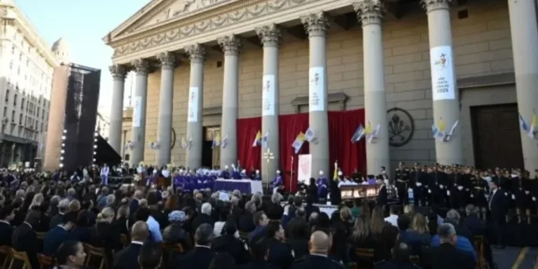 Realizaron una misa de despedida al paper Francisco en la Catedral de Buenos Aires