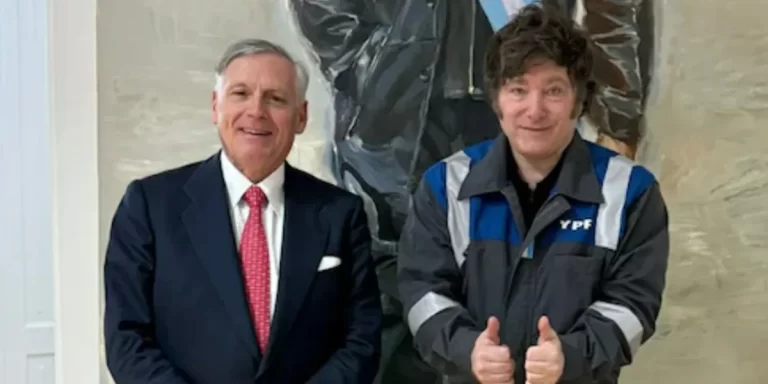 Milei volvió al país y retoma su agenda con una condecoración a Jesús Huerta de Soto