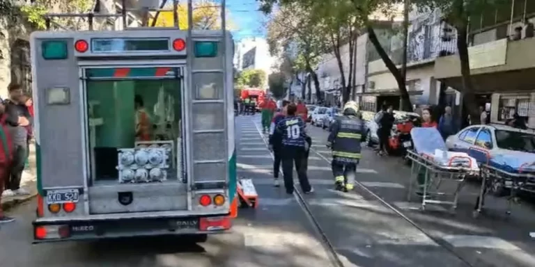 Caballito: Se incendió un departamento en un edificio de 24 pisos