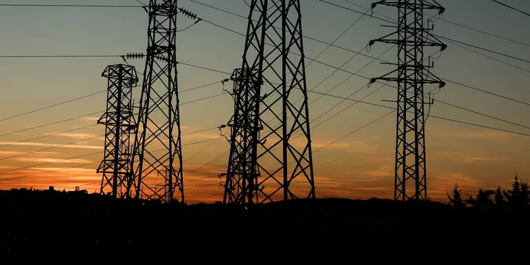 Restablecen el 100% del suministro eléctrico tras el apagón que afectó a España y Portugal