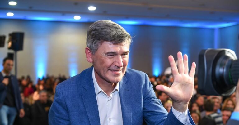 El intendente de Córdoba le pidió la renuncia a todo su Gabinete