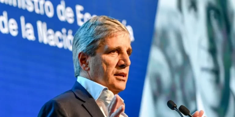 Caputo dijo que la inflación “va a colapsar” y no descartó que la economía argentina crezca por encima del 6%