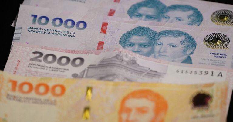 Los salarios subieron 3,8% en promedio y volvieron a ganarle a la inflación en febrero