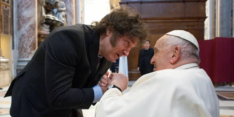 Milei habló de su relación con el papa Francisco y reveló la promesa que le cumplió