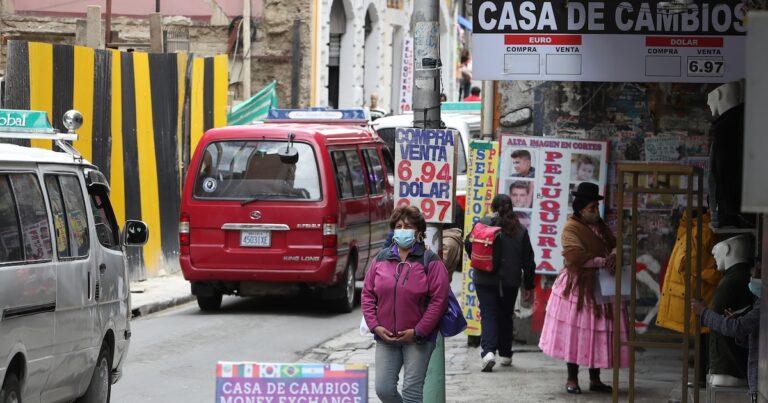 El dólar blue en Bolivia registra su cifra más alta y duplica el tipo de cambio oficial