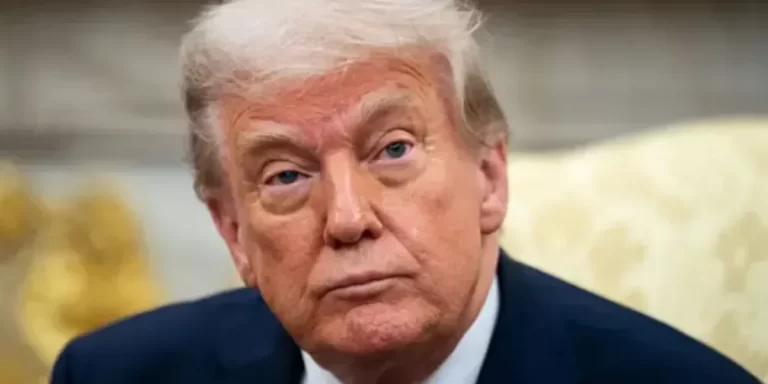 Donald Trump compartió una foto en redes sociales que lo muestra vestido como el Papa