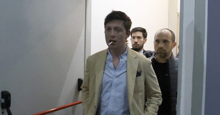 Santiago ahora busca explotar la sociedad de Karina con Wasserman