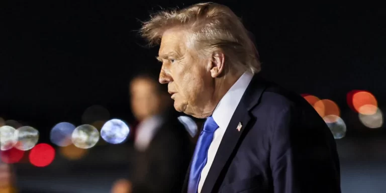Donald Trump dudó de su obligación de respetar la Constitución, descartó un tercer mandato y habló de sus posibles sucesores