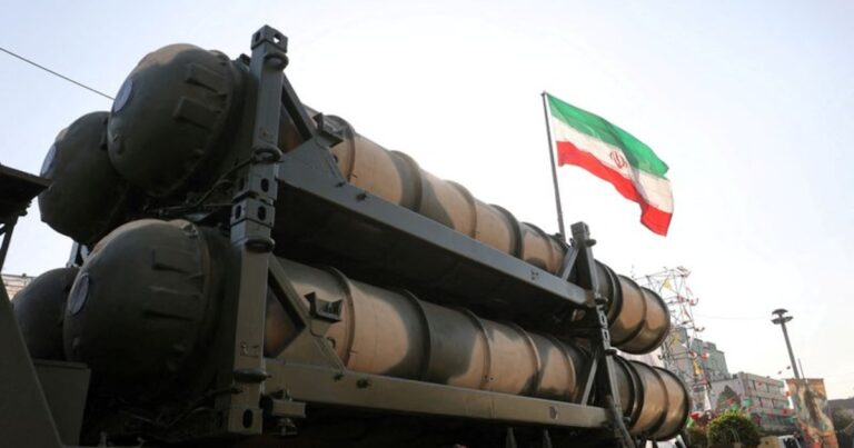 El régimen de Irán presentó un nuevo misil balístico, y envió un mensaje a Israel y EEUU: “Es capaz de penetrar a sus sistemas de defensa aérea”