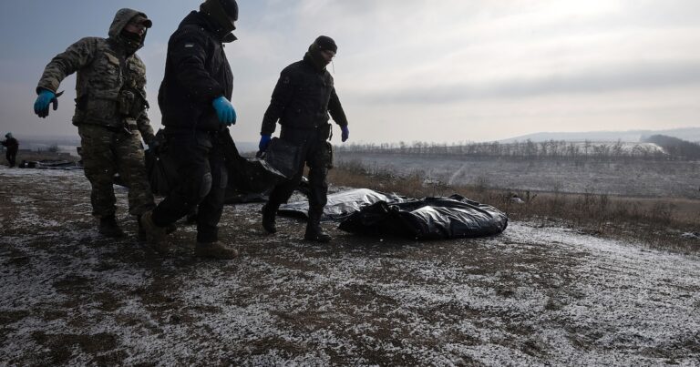 Miles de familias rusas buscan desesperadas a los soldados desaparecidos en la guerra ante la falta de apoyo del Kremlin