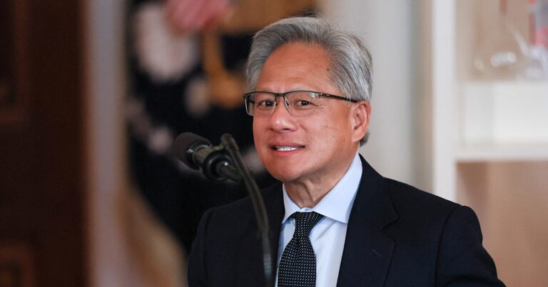 La advertencia de Jensen Huang sobre la inteligencia artificial y el futuro laboral en Estados Unidos
